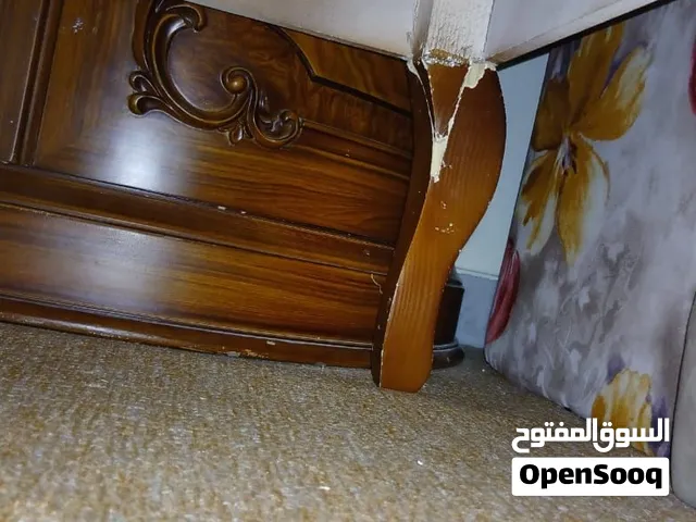 طاولة ادخل الوصف