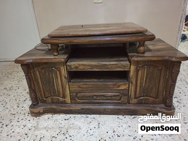 طاولة تلفزيون مستعملة حالة كويسة