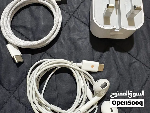 للبيع شاحن ايفون اصلي من شركه ابل  سماعه اصليه جديده من شركه ابل  قطعه داتا شو اصليه من شركه ابل