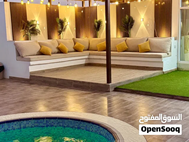 استراحة المسك في بركاء بمسبح وملعب كرة قدم معشب طبيعي مع الإضاءة