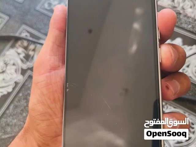 سلام عليكم بوكو F6برو الذكره 512 العشويه 12 جهاز نظيف بس بيه كسر بل كلاس بس شغل كلشي بيه