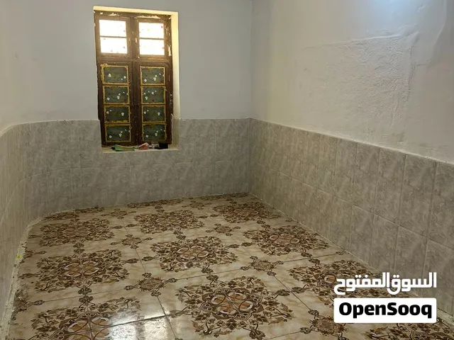 شقة ارضية العشار البجاري تصلح سكنية او تجارية غرفتين وصالة وملحقات صحية
