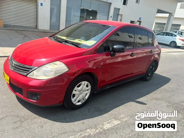 Nissan tida 2009