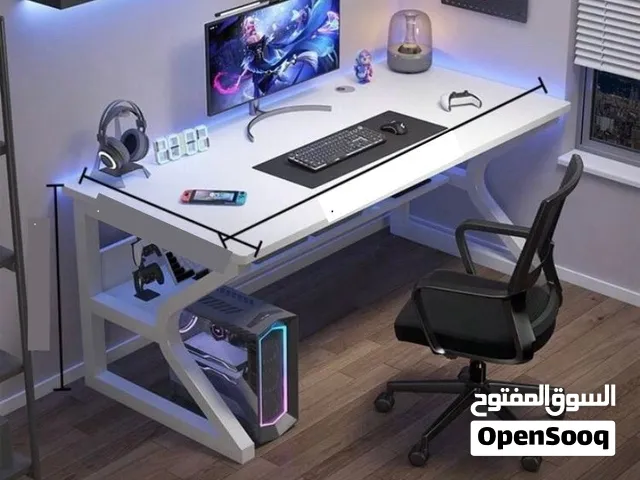 طاولة و مكتب دارسة والألعاب