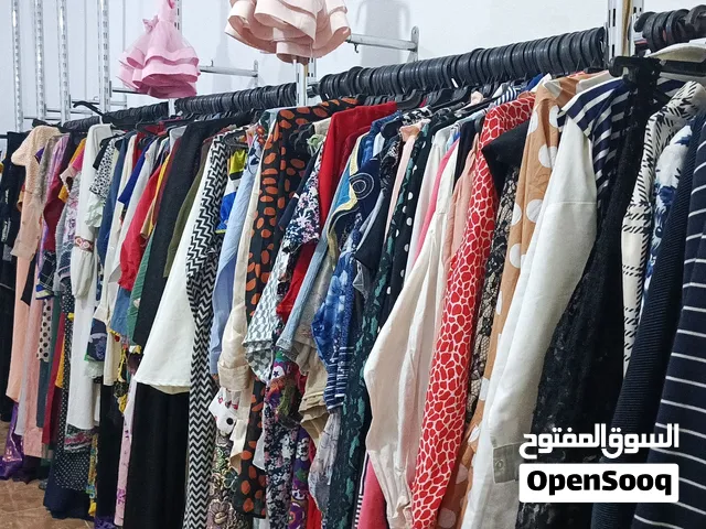 ملابس خليجيه مستخدمه كميه كبيره جدا اكثر من 3000 قطعه للبيع الكوم كامل لا يوجد توصيل المطلوب 600د