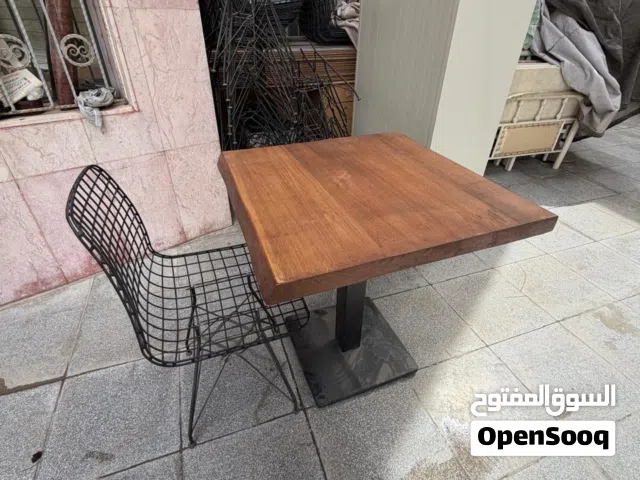 ميز و كراسي للمطاعم او الكوفيات