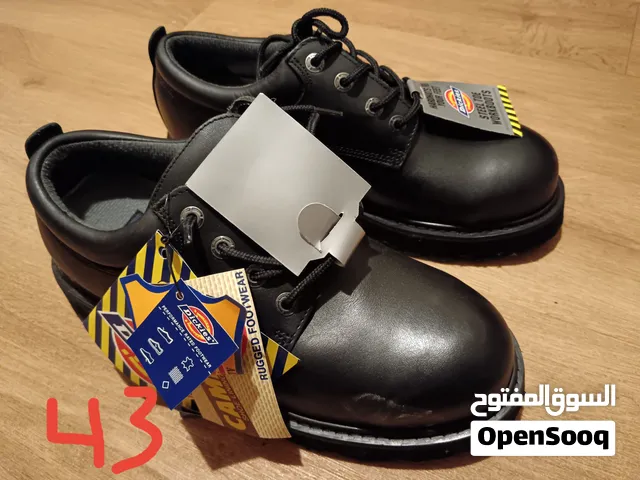 يوجد سيفتي بوت جديد 3 تشكيلات اللون اسود