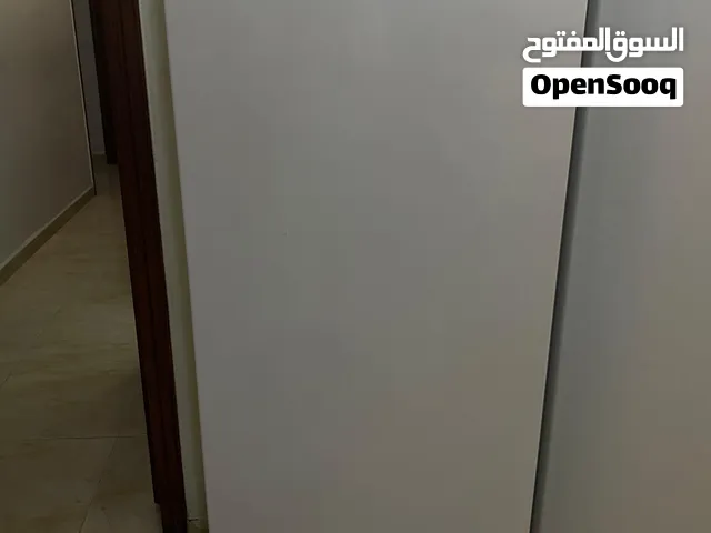 فريزر NEON شبه جديد، تبريد بالهواء، واسع وكبير