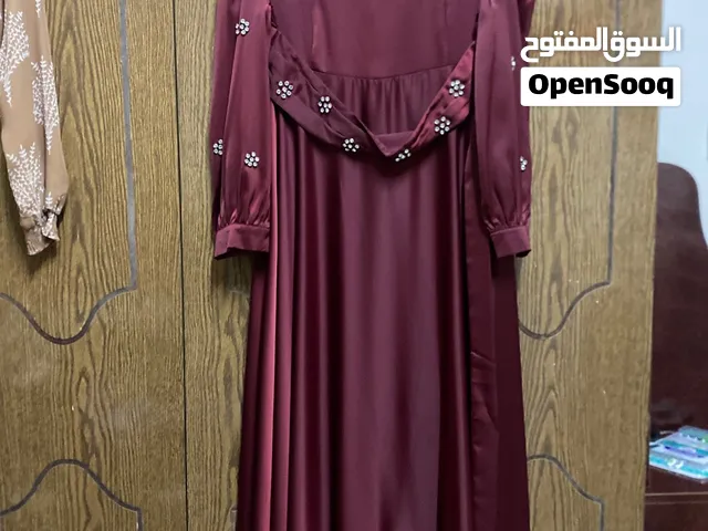 فستان كتير بيجنن على اللبس مو ملبوس من مرة بس علي 100 شيكل جديد