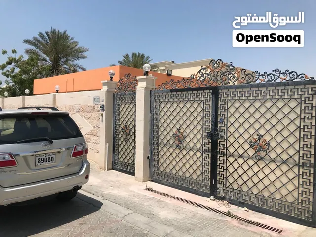 للبيع بيت في الجزات نظيف ومؤجر دفعة واحدة في الشارقة