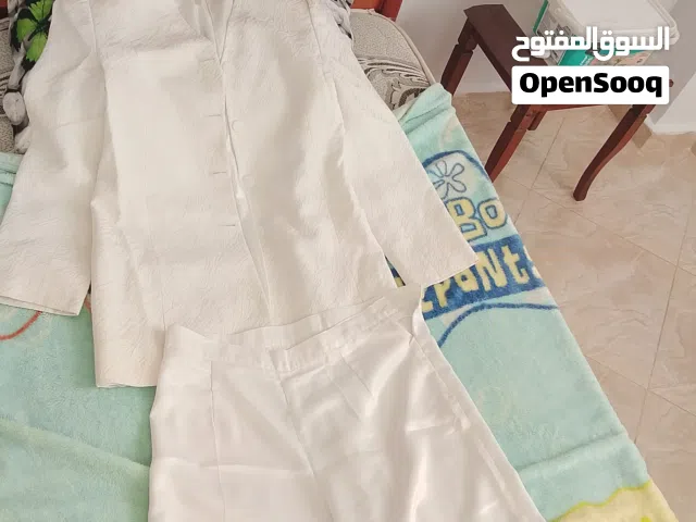 ملابس نسائية للبيع