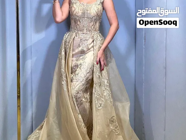 فستان مناسبات نظيف جداً وفخم
