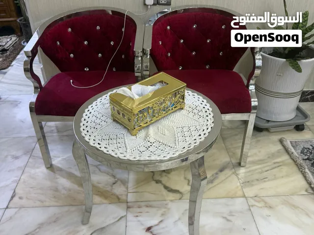 طاولة مع كراسي 2