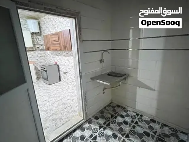 شقه ملك في ارض لملوم دور ارضي مساحتها[200]م جديدة والاستلام فوري
