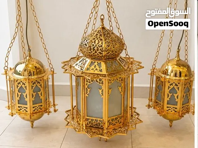 طقم إضاءة معلقة ذهبية بتصميم فانوس