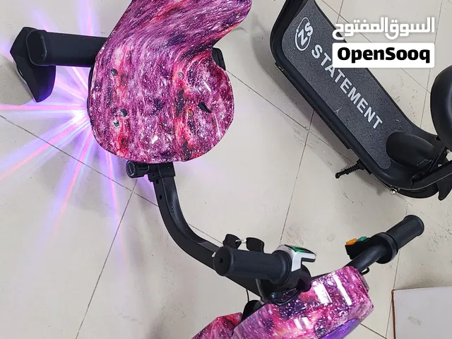 سكوتر درفت كهربائي ثلاثي العجلات للأطفال والشباب بحالة ممتازة للبيع