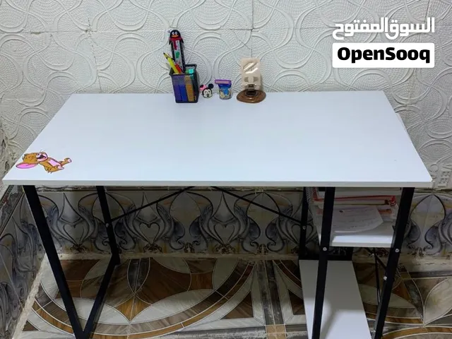 مكتب دراسي استعمال قليل السعر ب 35 وبي مجال للشراي اذا مو شراي لتراسل