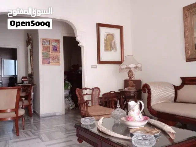 للبيع شقة طابق اول في رأس بيروت قرب فندق البريستول