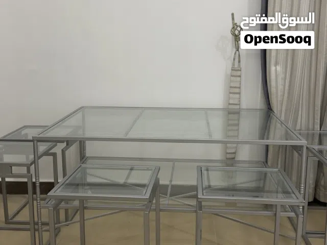 طاوله خدمه كبيره زجاجيه طابقين مع طاولات خدمة مع طاوله عطور