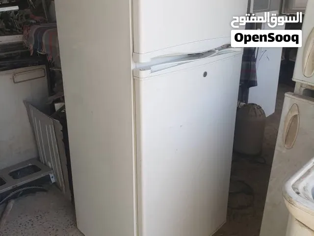 ثلاجة للبيع من شركة هاير مستخدم نضيف قوي قوي. لم يتم اصلاحها من قبل والسعر عرطه قوي