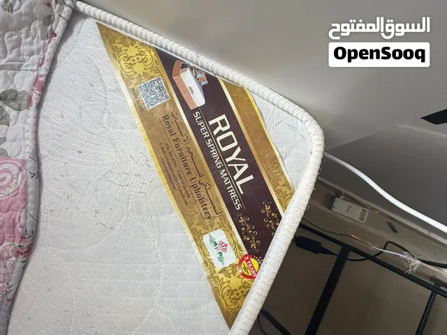 سرير نفر واحد مع الفرشة للبيع -one size bed for sale with mattress