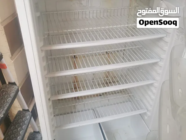 ثلاجه للبيع بابان الماركه lndesit. حجم 16-18 قدم
