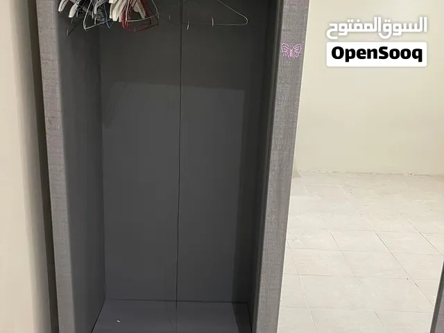 دولاب ملابس مع تسريحة وكرسي