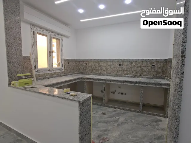 شقتين جديده خدمية ومكتبية فوق بعضهم ما شاء الله الايجار في مدينة طرابلس منطقة غوط الشعال بعد مركز شر