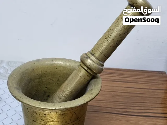 قطعة من عبق التاريخ ا للبع ها ون نحاسي قديم ونادر يجمع بين عراقة الماضي وفخامة النحاس الأصيل القطعة
