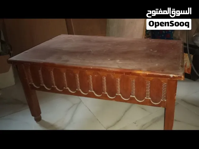 طقم طاولات خشبية كلاسيكية متناسقة للبيع بحالة جيدة
