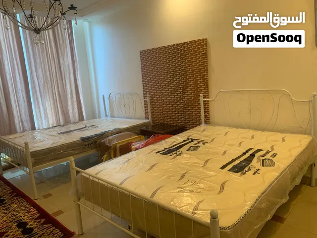 سريرين نظيفه جدا مالها اسبوعين عندي