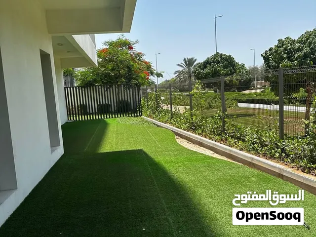 غرفتين وصاله للبيع مع حديقه خاصه مع غرفه خادمه ف مجمع الزورا بعجمان