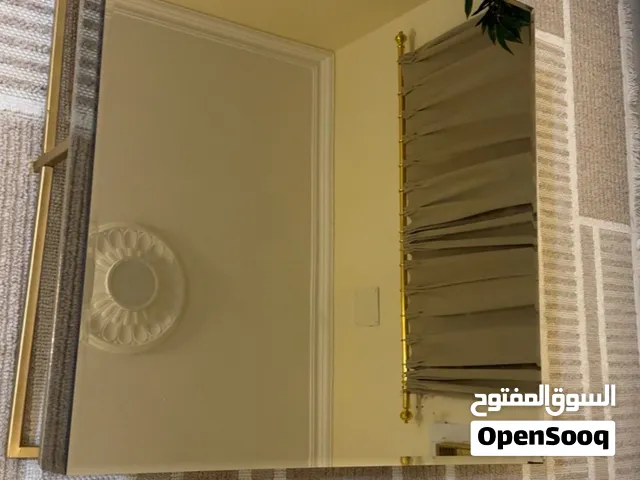 طاوله ارضيه نظيفه