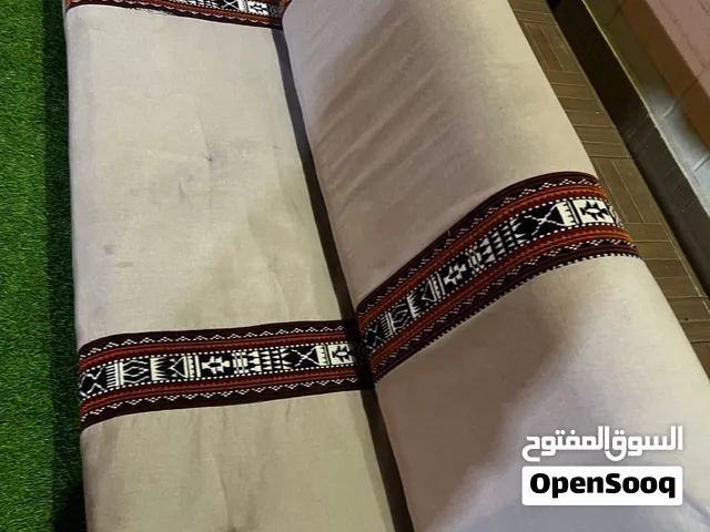 جلسات عربيه  عدد اثنين خارجيه  وداخليه تتسع لستة اشخاص
