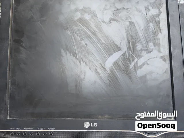 شاشة LG مستعملة مال كاميرات نظيفة بيها مجال للشراي حجم شاشة 17 انش