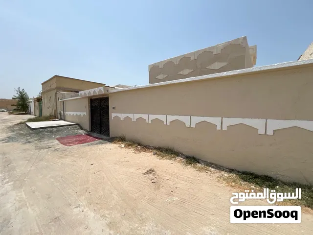 سكن عائلي /صيانه كامله/موقع مميز قرب مجمع المدارس Good location in Sharjah