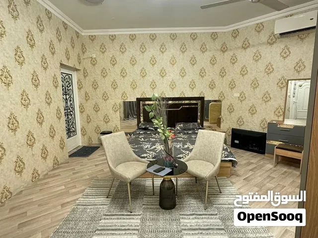 يوجد غرف في الخوض والحيل للايجار اليومي والشهري باسعار تنافسيه تناسب الجميع ان شاءالله فرديه وجماعيه