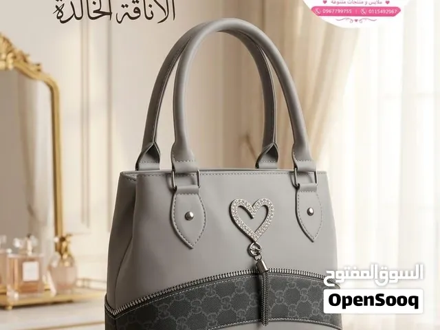 شنط يد انيقه جوده و جمال حجم وسط عملي السعر 35 الف *عطبره* و يوجد شحن ولايات