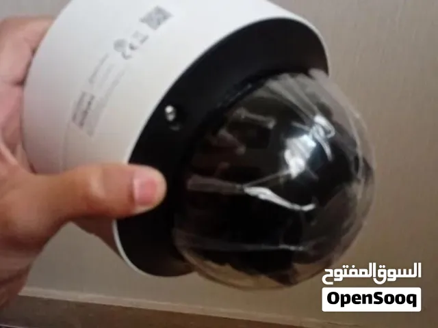 دقة: 8MP لحد 8K في بعض الموديلات الحديثة   صوت: فيها مايك مدمج Audio  تصوير ليلي ملون