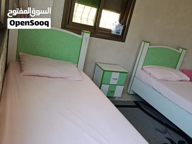 غرفة نوم اطفال بحالة ممتازة خشب سندويش و mdf