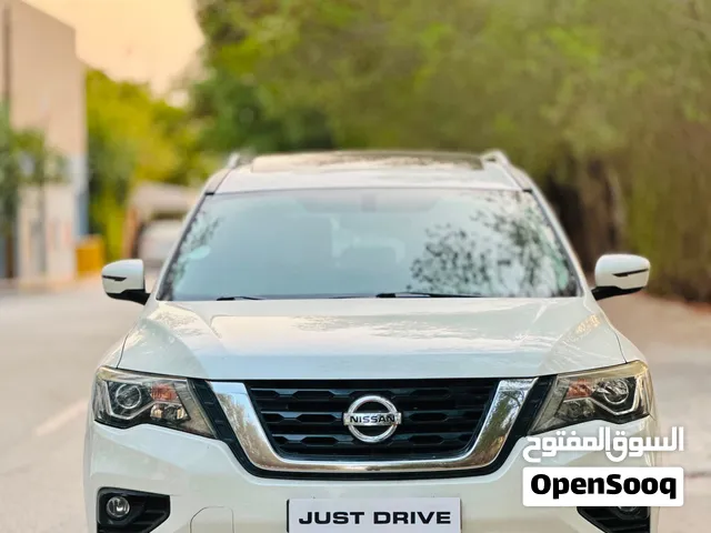Nissan Pathfinder SV 2018 model full option with panaromatic sunroof brought from agancy 2018