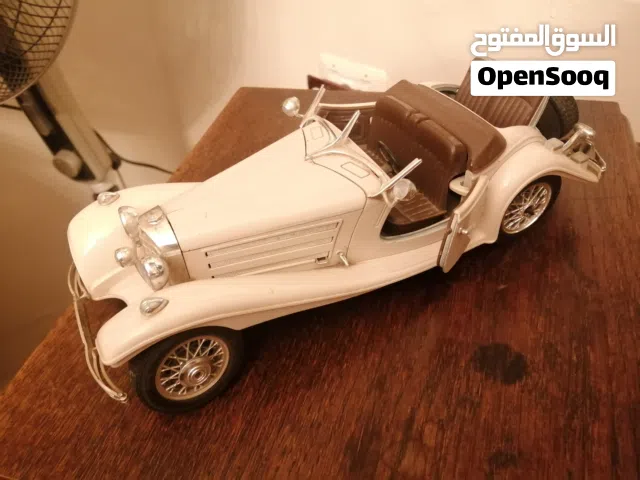 سيارات كلاسيكية معدنية بحالة جيدة جداً للبيع للمهتمين الموقع ضاحية الرشيد.