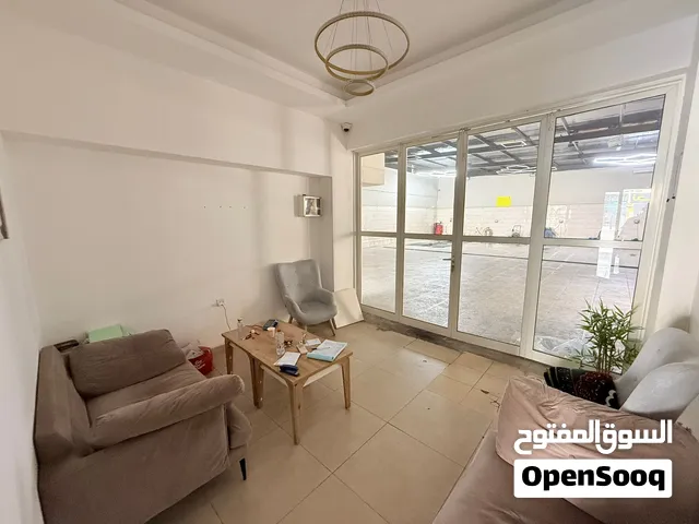 للبيع مركز للعناية بالسيارات في الصناعية العين