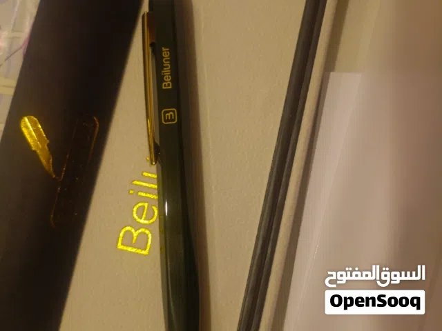 قلم فاخر بعلبتة و ملحقاتة
