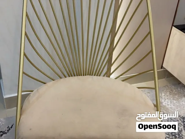 كرسي حديد لون بيج