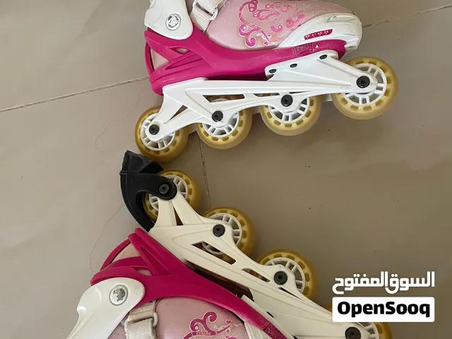 حذاء عجلات بناتي  وارد اوروبي لون زهري مستعمل بحاله جيده