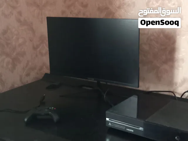 اكس بوكس ون مع اسلاكه وكنترولار وشاشة و6 اقراص لعب ب 200 وقابل للتفاوض  . . . . . . . . . . . . . .