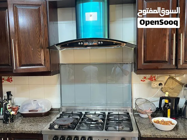 مطبخ خشب بلوط مع الفرن