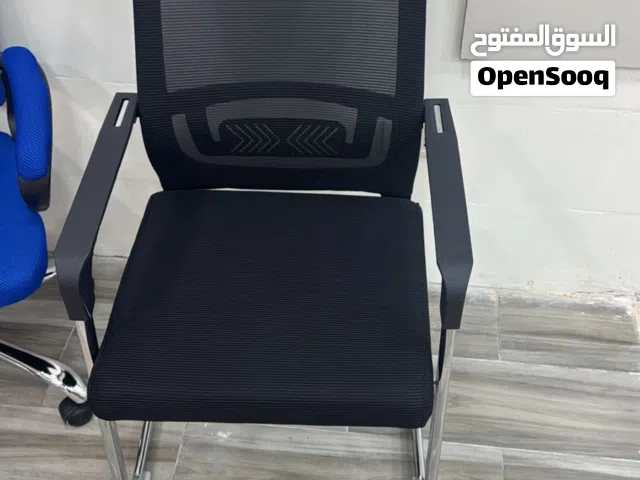 راحة وأناقة لمكتبك  كرسي مكتب بتصميم عصري ومريح  ظهر مريح من الشبك لدعم الظهر  قاعدة قوية من الستيل