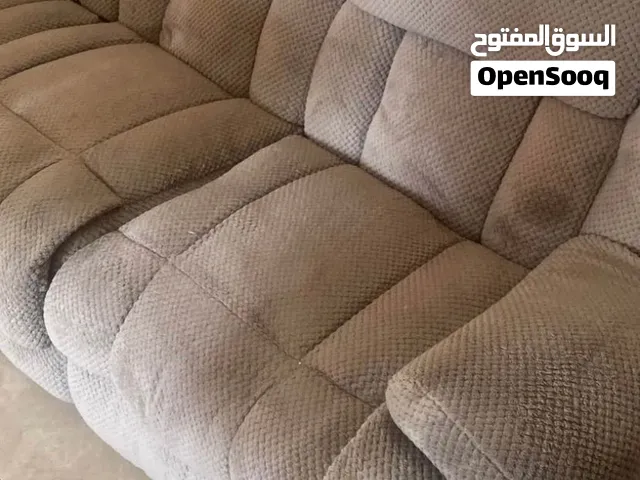 صوفا  Recliner Sofa مع     تسريحة غرفة نوم / Dressing Table أو Vanity Table مع مرايا وأدراج ل تواصل